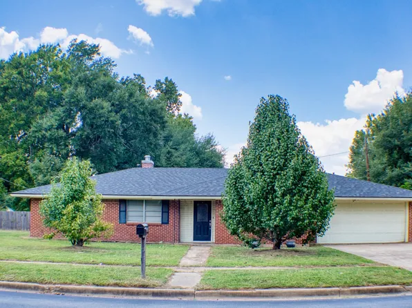 202 Rose Marie Blvd, Hearne, TX 77859