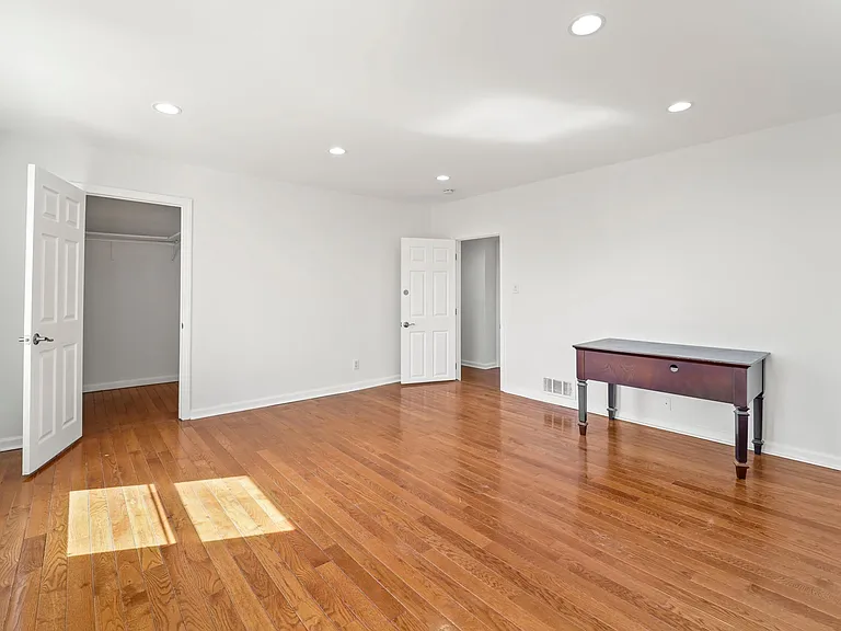 133 Augusta St — Photo 14