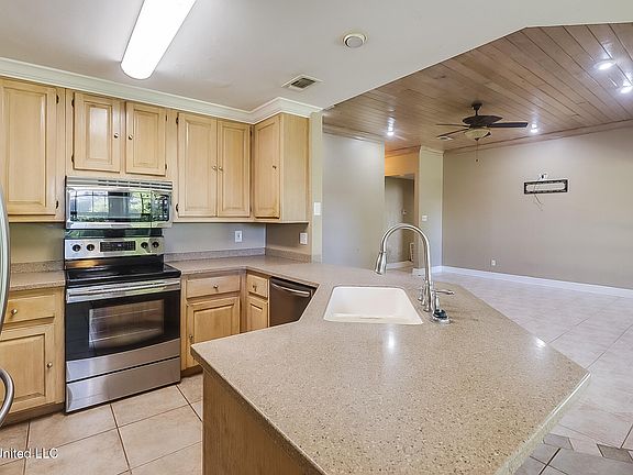 3rd image of 11360 Creek Dr