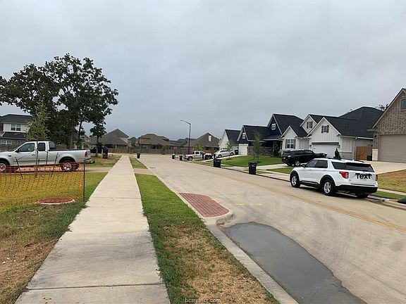 3rd image of 4017 Brownway Dr