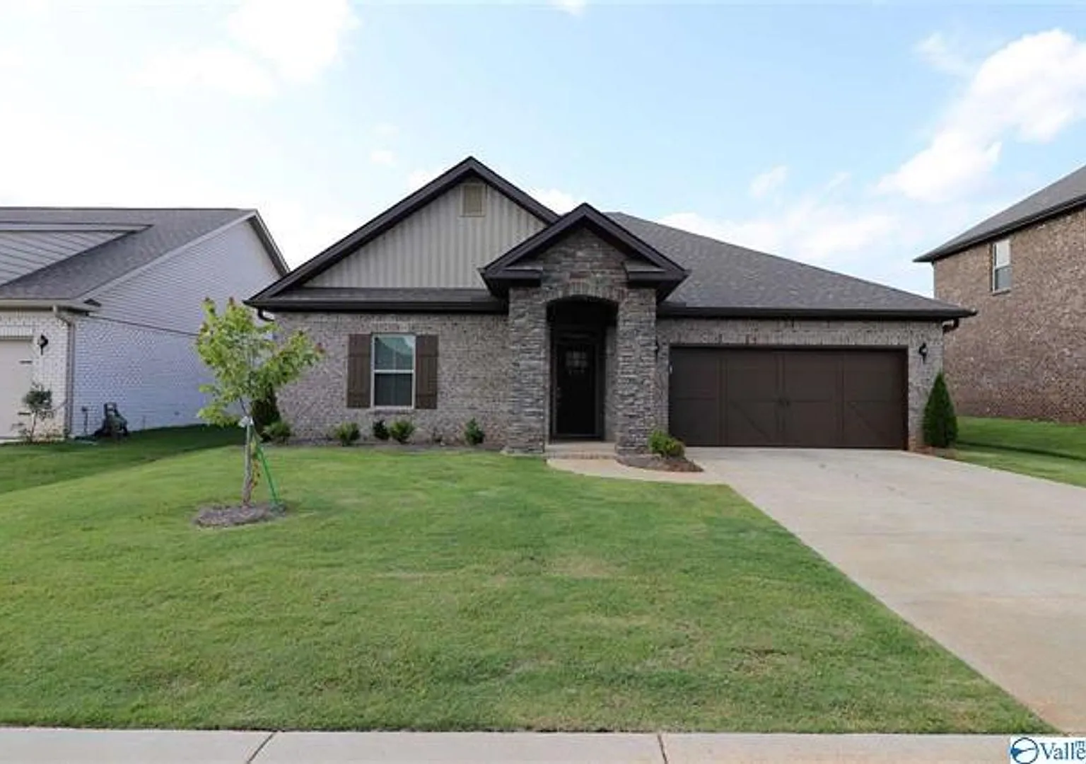 Beautiful 3-Bedroom Brick Rental in Meridianville's Fastest Growing Community, Colonial Pointe! S... — Photo 1