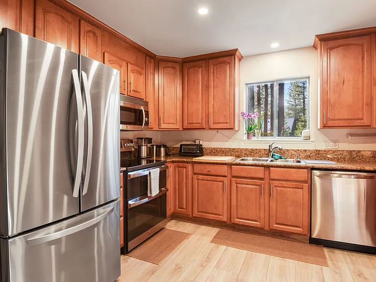 235 Pelton Ln — Photo 3