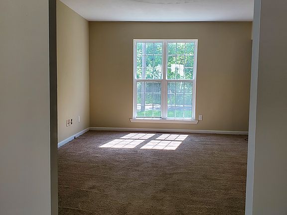 3rd image of 350 College St