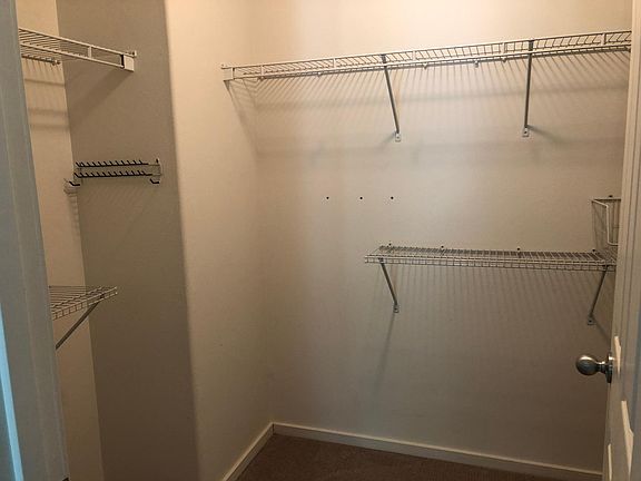 Master bedroom Large walk-in closet