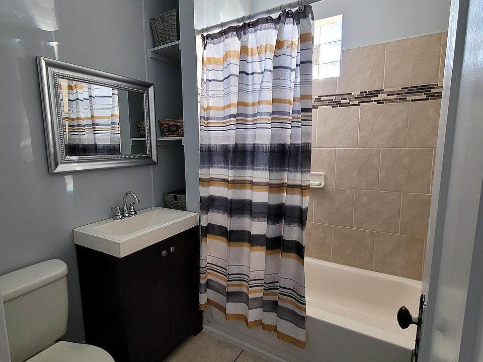 1st image of 1535 N Avers Ave #2