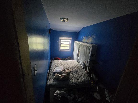 3rd image of 9126 Hofert Rd