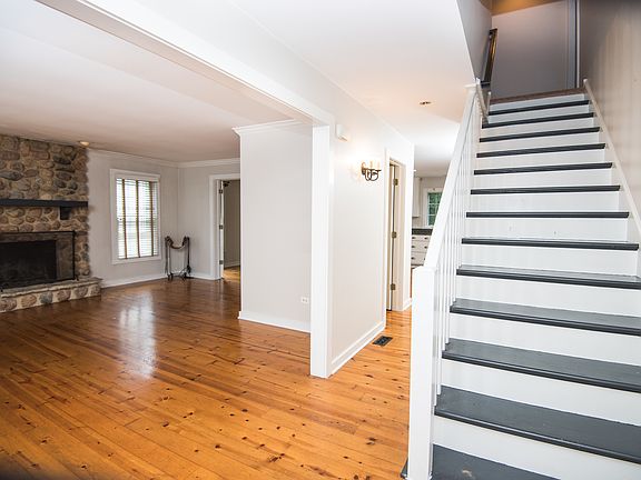 3rd image of 738 Waterbury Ave
