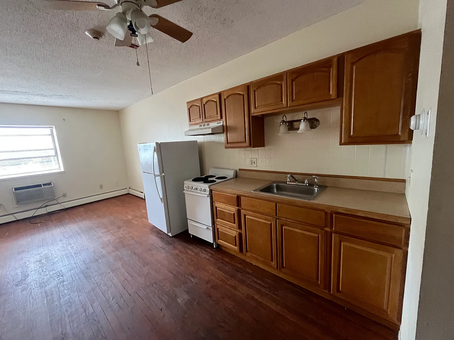 Studio, $1,200 — Photo 2
