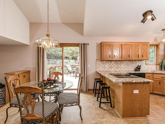 Informal Dining walks out to deck