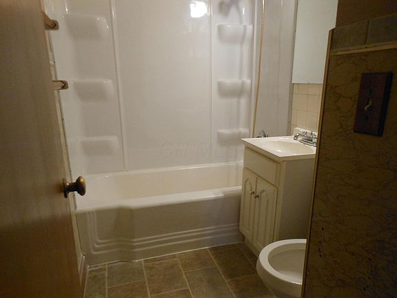 3rd image of 1097 Harrisburg Pike