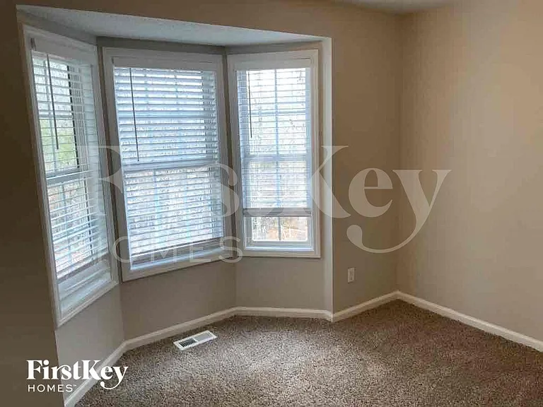 82 Broadlands Dr — Photo 4