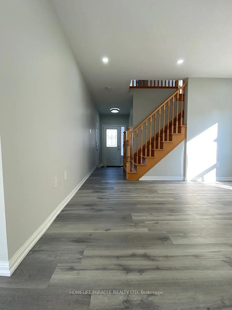 Building Photo - 28 Tawnie Cres