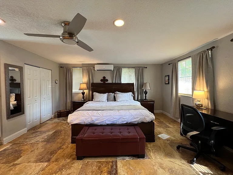 1008 NE 16th Pl — Photo 11