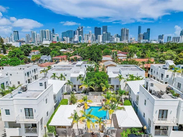 1045 SW 9th Ct, Miami, FL 33130