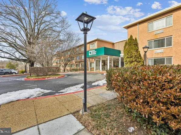 10570 Main St APT 202, Fairfax, VA 22030