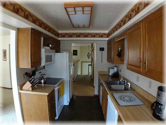 4th image of 629 Montroyale Dr