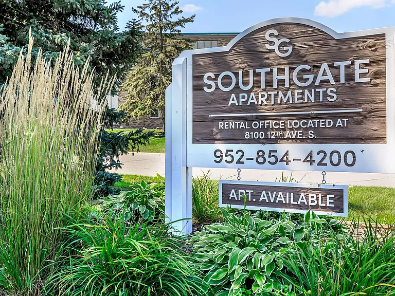 Southgate Apartments — Photo 30