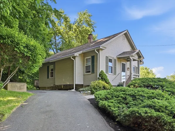 114 Field St, West Springfield, MA 01089