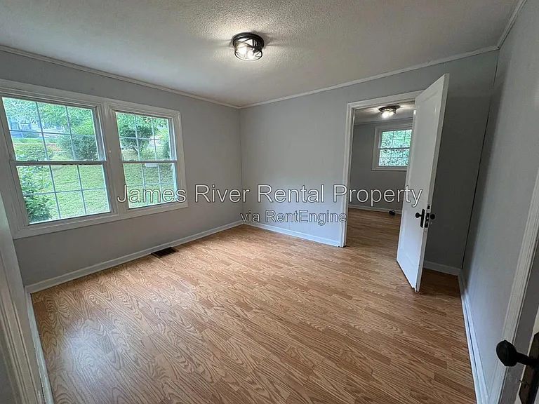 1312 Laurel Ln — Photo 7
