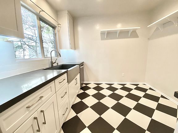Kitchen and breakfast area