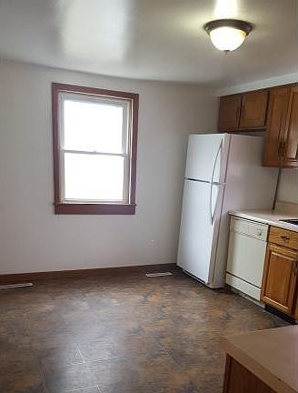 2nd image of 524 Adams St