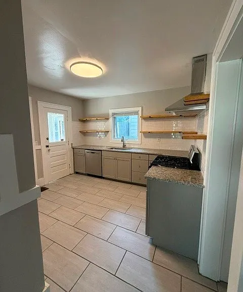 144 Devon Rd — Photo 3