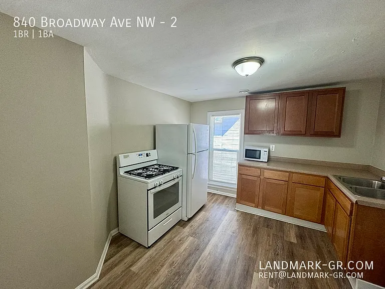 840 Broadway Ave NW #2 — Photo 9