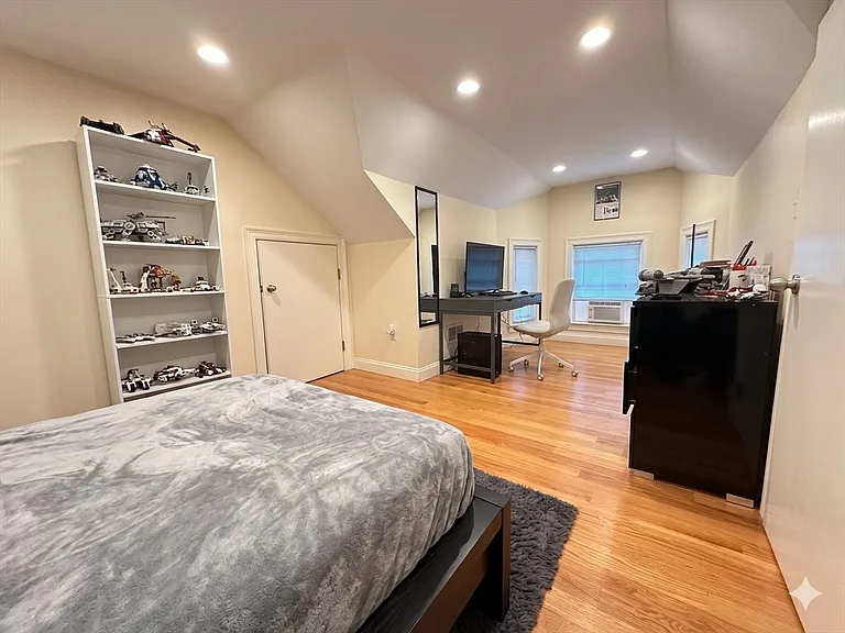 50 Carleton St #50 — Photo 13