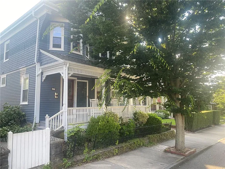 27 Mann Ave — Photo 1