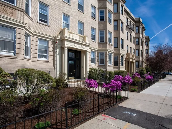 85 Park Dr APT 6, Boston, MA 02215