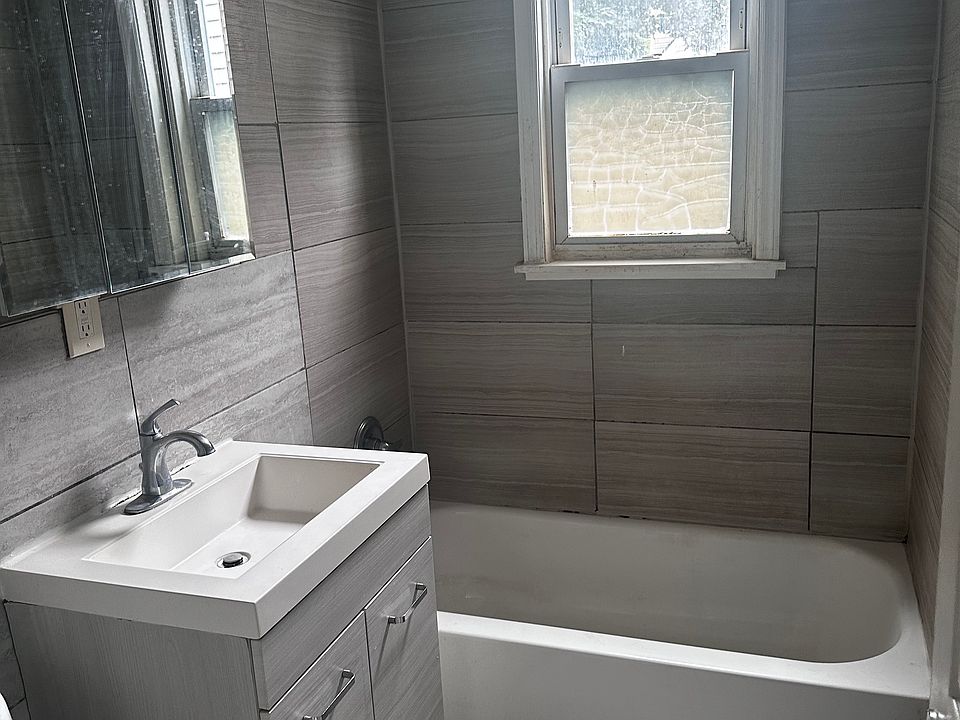 1st image of 32-34 Girard Ave #2R