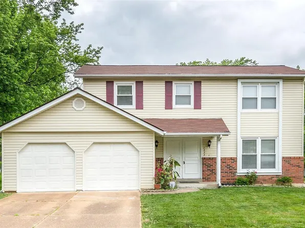 1555 McKelvey Rd, Maryland Heights, MO 63043