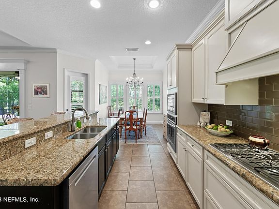 2nd image of 12919 Oxford Crossing Dr