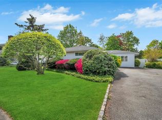 12 Peachtree Ln, Hicksville, NY 11801