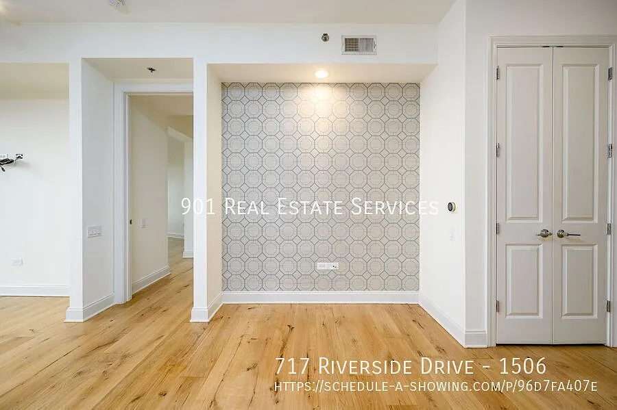 Luxury Living with River Views — Photo 4