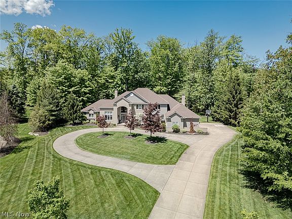 2nd image of 3900 Waterford Ct