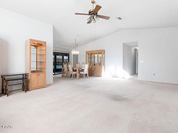 4th image of 28 Carlson Ln