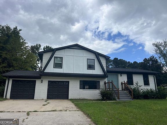 3rd image of 3862 Northstrand Dr