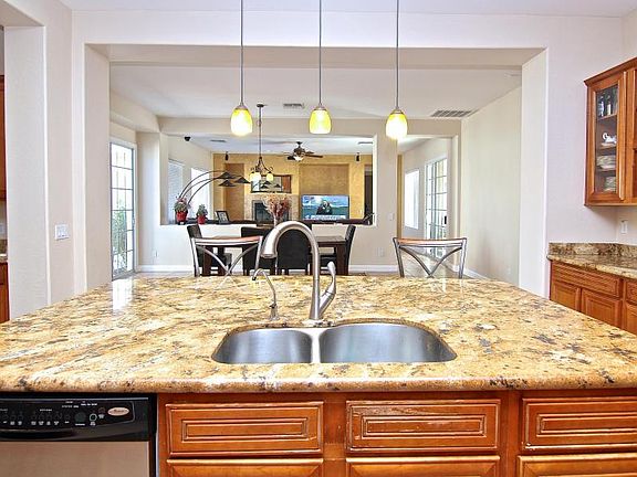 4th image of 3225 E Vallejo
