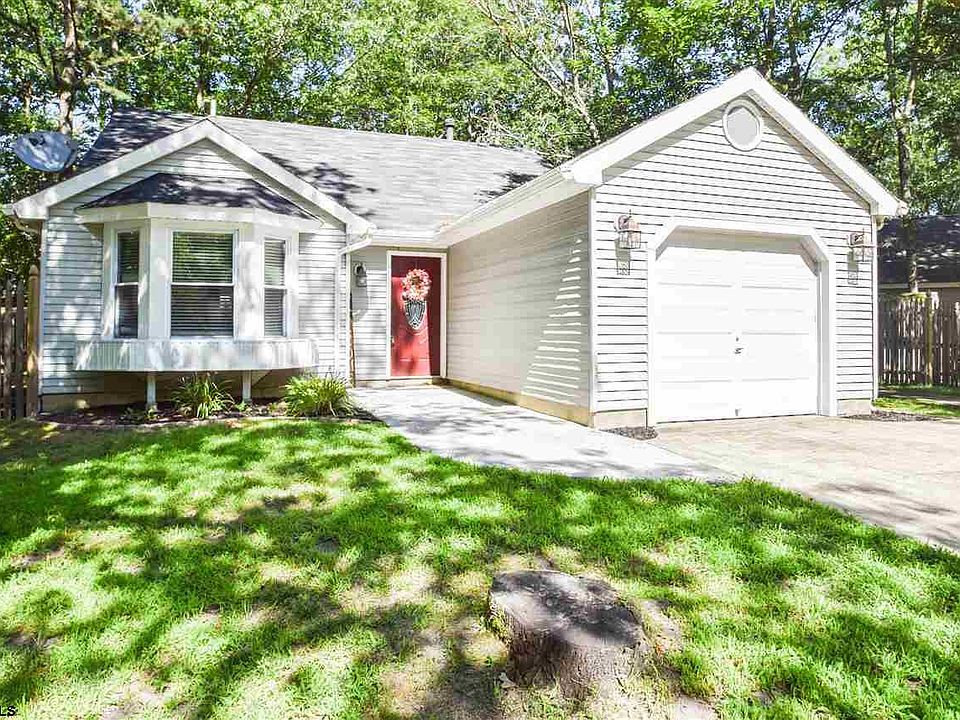 1st image of 725 Ravenwood Dr
