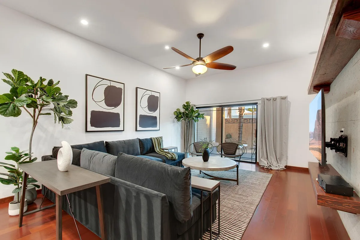 Building Photo - 8779 E Via De Encanto