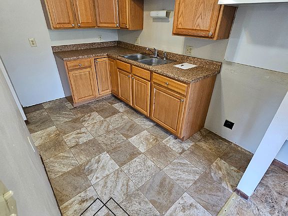 4th image of 102 8th Ave NW #7-A