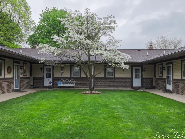 7525 Pinegrove Dr, Jenison, MI 49428