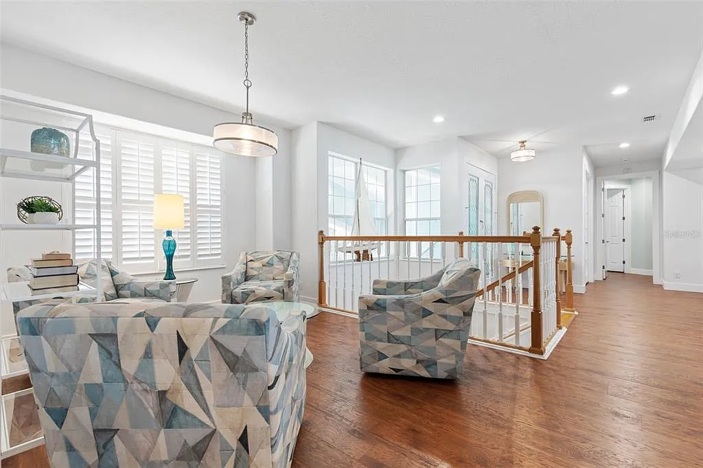 4 bed, 3.0 bath, 3864 sqft, $5,450 — Photo 3