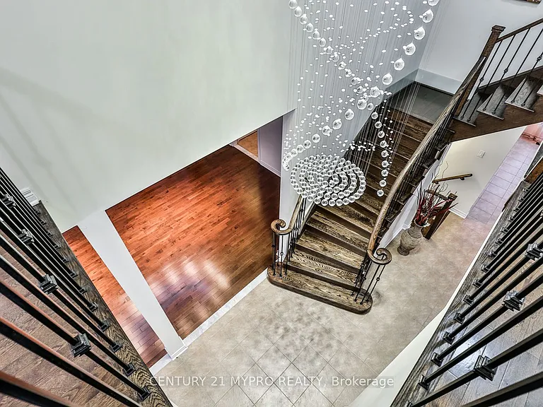 431 Woodspring Ave E — Photo 37