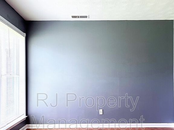 3rd image of 3349 Foxwood Dr