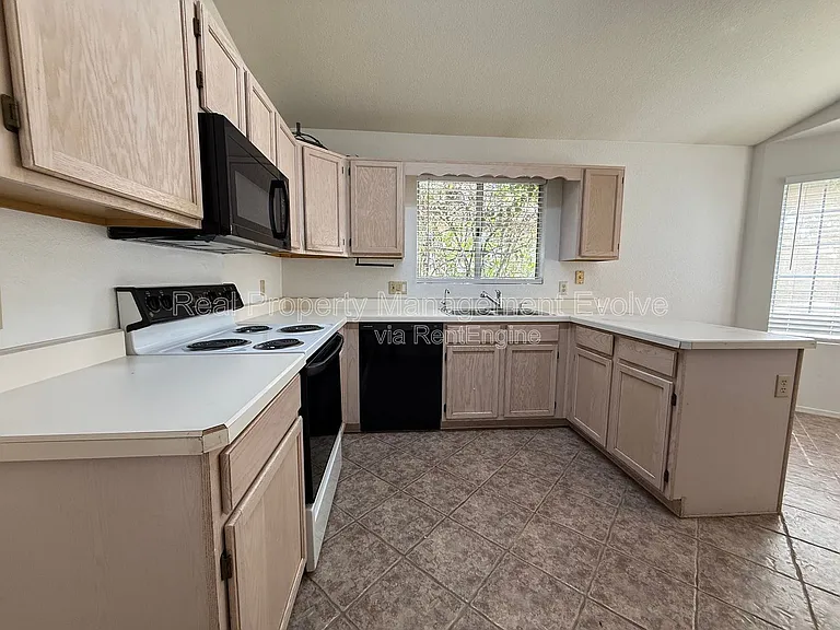 4260 E Rosemonte Dr — Photo 9