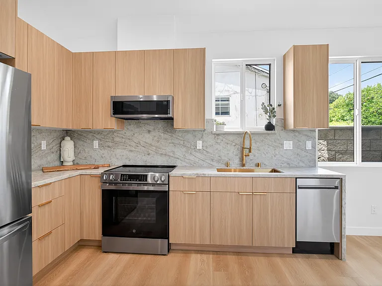 17501 Los Alimos St #10809 — Photo 24