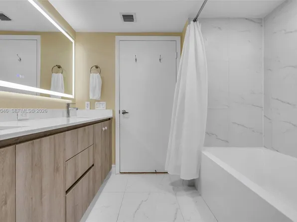 41 SE 5th St APT 908, Miami, FL 33131