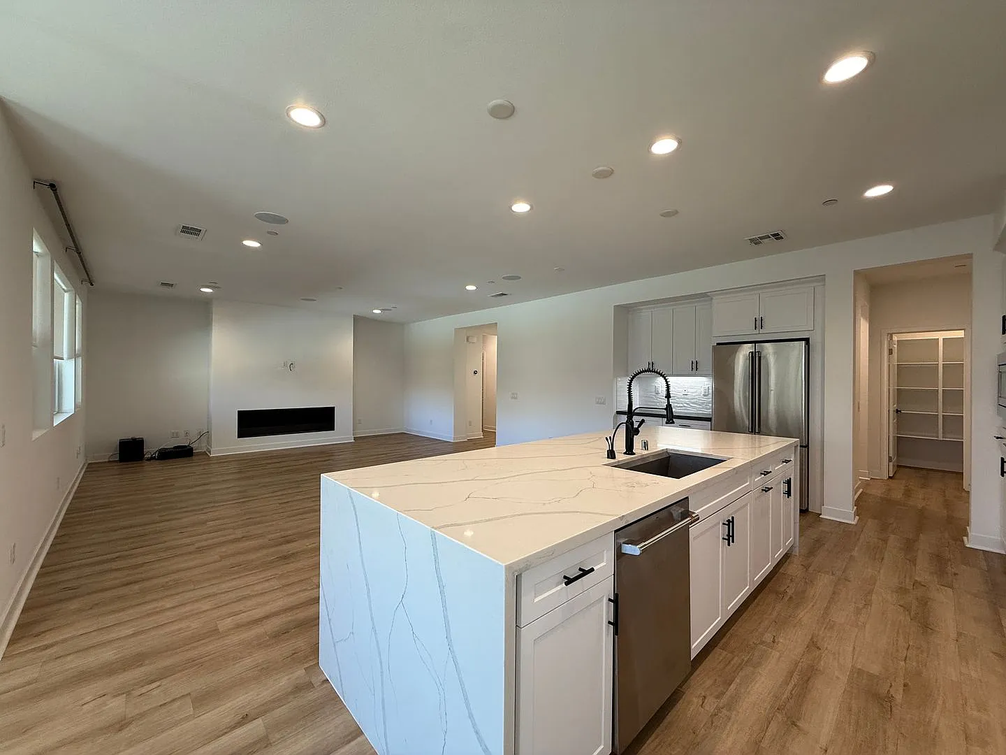 Joshua Hills 4 Bedroom - Available now! — Photo 4